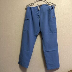 Figs Yola high-waisted skinny scrub pant in Ciel blue. Size Medium petite.